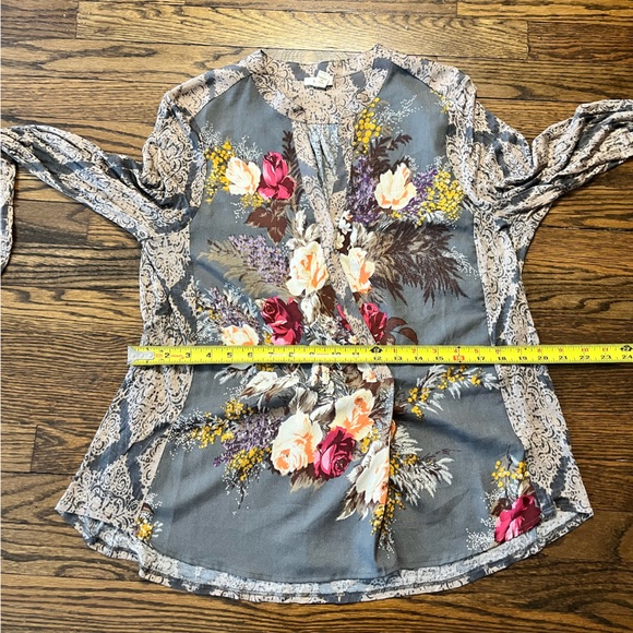 Anthropologie Tiny Drape Front Floral Top Size L - Picture 7 of 12